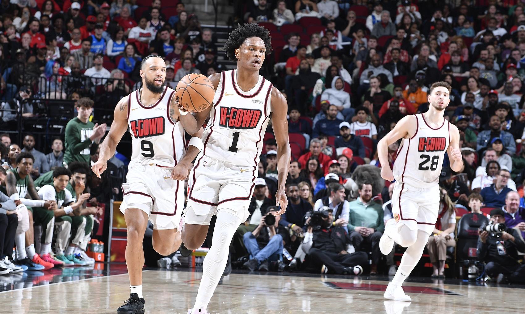 火箭三巨头联手，复出首战轰40分得分突破，公牛冲击季后赛！