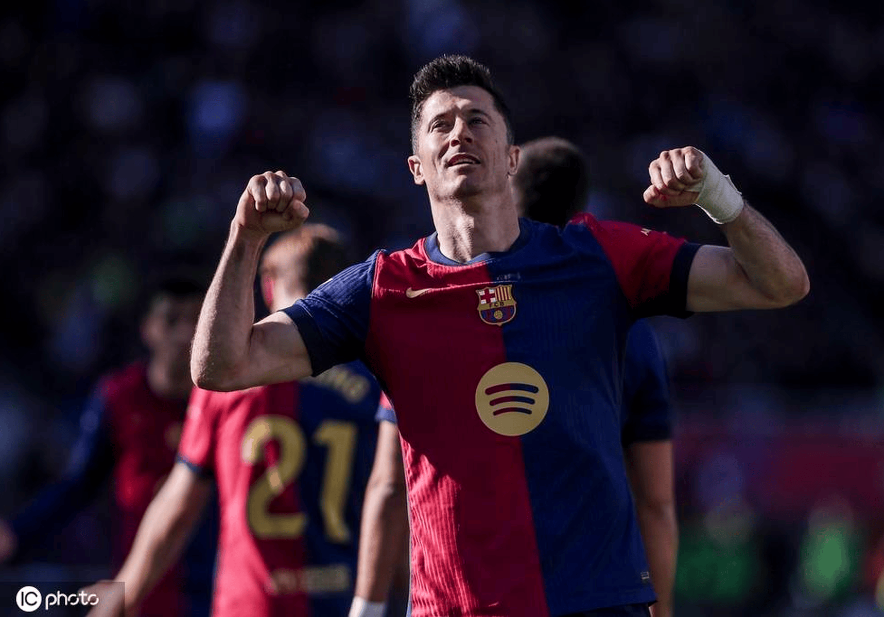 莱万多夫斯基关键节点精彩发挥，法国队带队取胜！